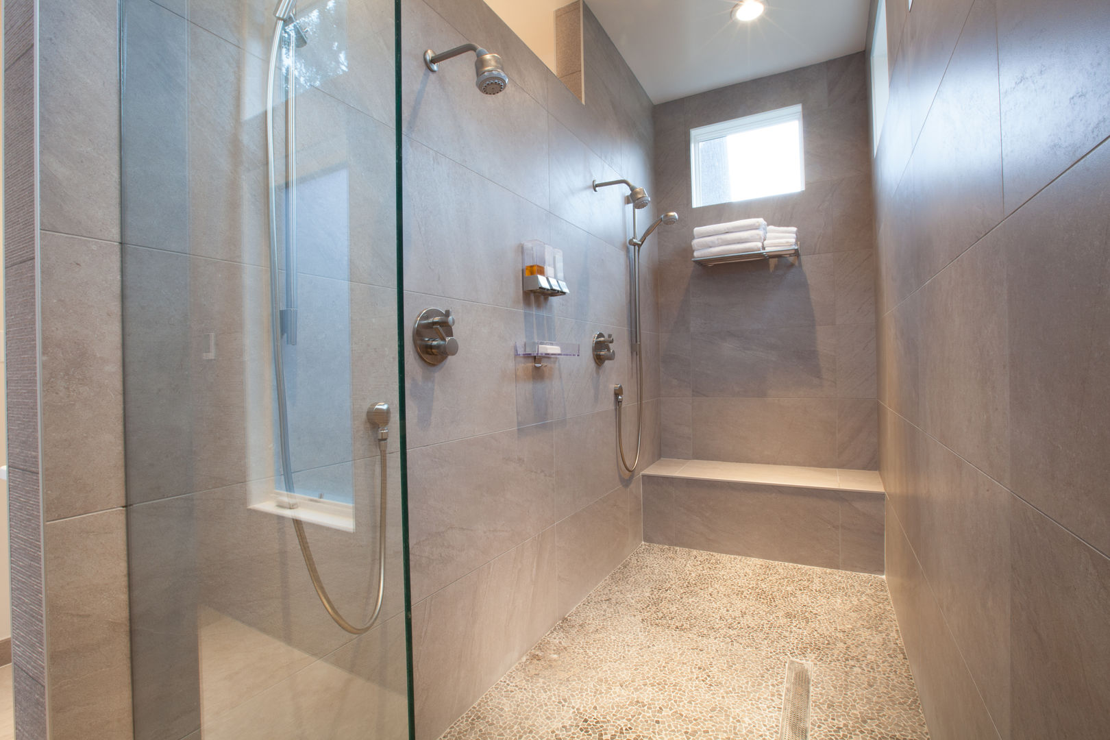 Home remodel in Washington, D.C., RedBird ReDesign RedBird ReDesign Phòng tắm phong cách hiện đại Ly