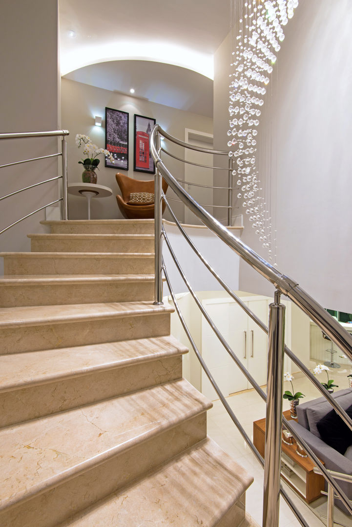 Casa Villa, Designer de Interiores e Paisagista Iara Kílaris Designer de Interiores e Paisagista Iara Kílaris Modern corridor, hallway & stairs سنگ مرمر