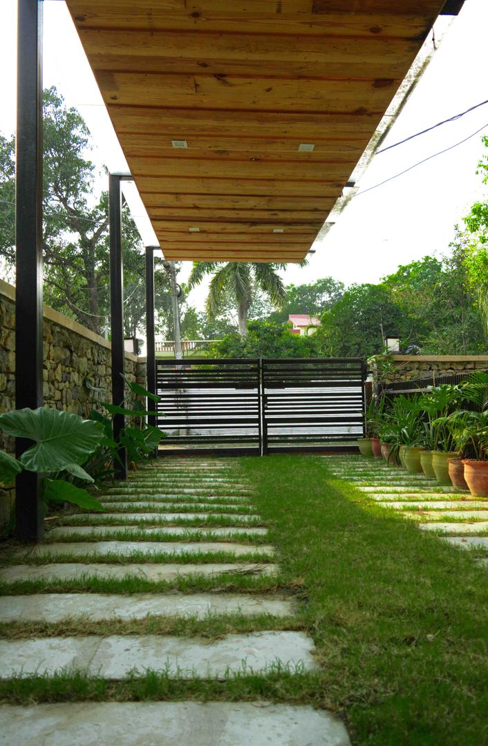 Manuj Agarwal Architects Residence cum Studio, Dehradun Manuj Agarwal Architects Garage/shed