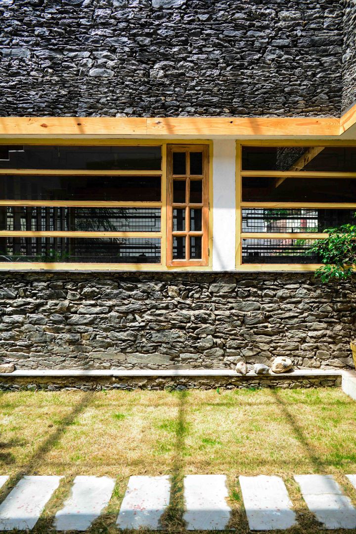 Indegenious House-Architect's house cum Residence,Dehradun, Manuj Agarwal Architects Manuj Agarwal Architects Casas de estilo rural