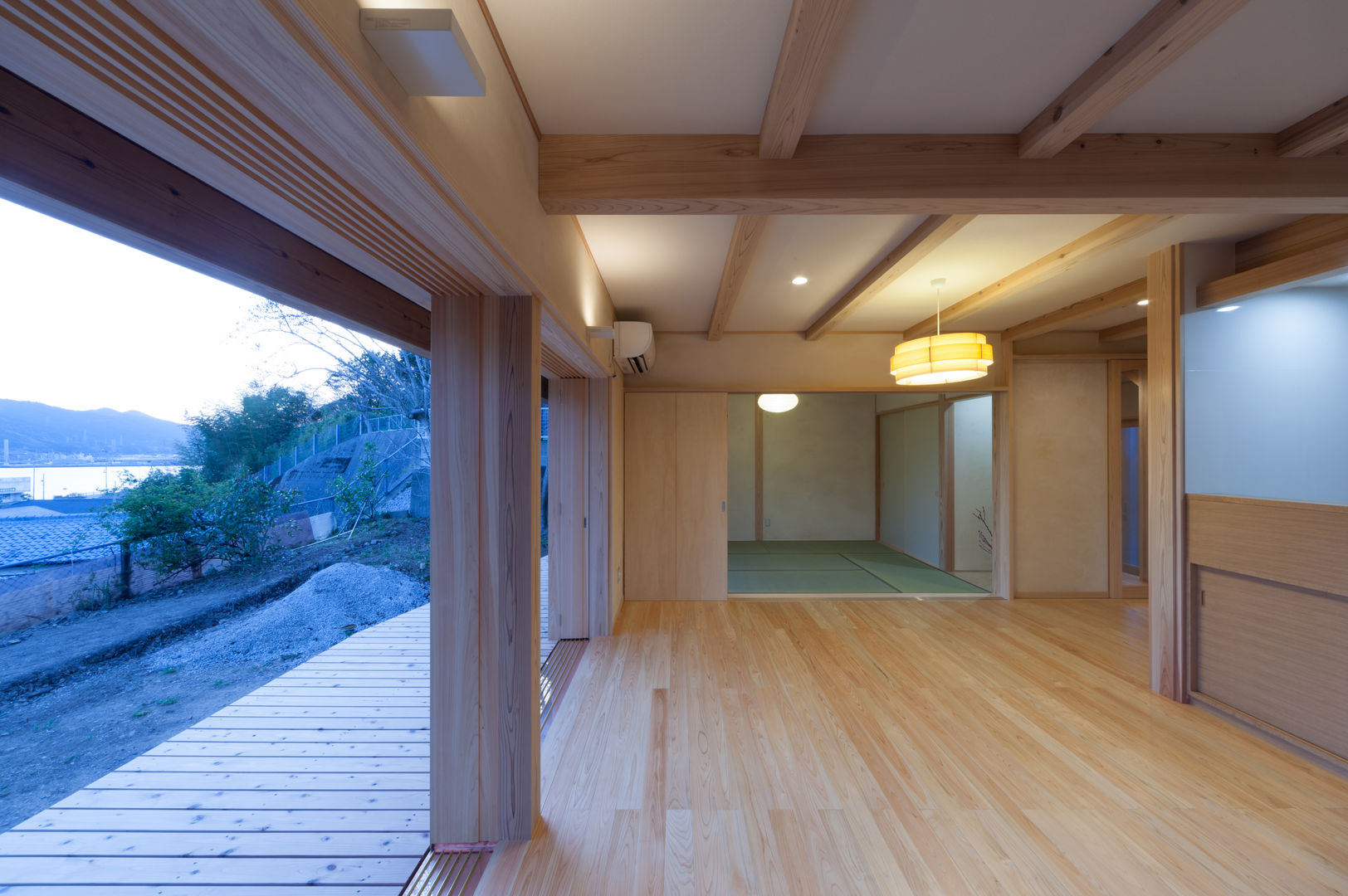 浦戸湾を望む家, エニシ建築設計事務所 エニシ建築設計事務所 Living room