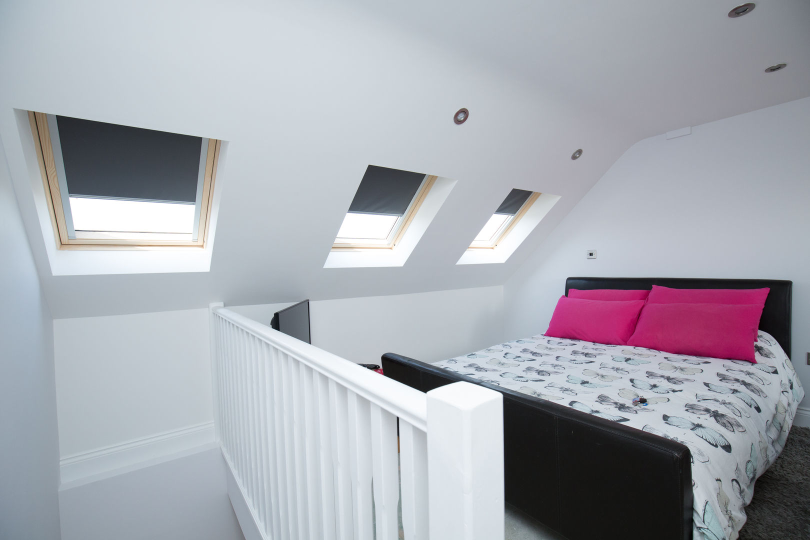 A hidden bedroom, perfect for your teen! homify Chambre minimaliste bedroom,attic bedroom,loft conversion