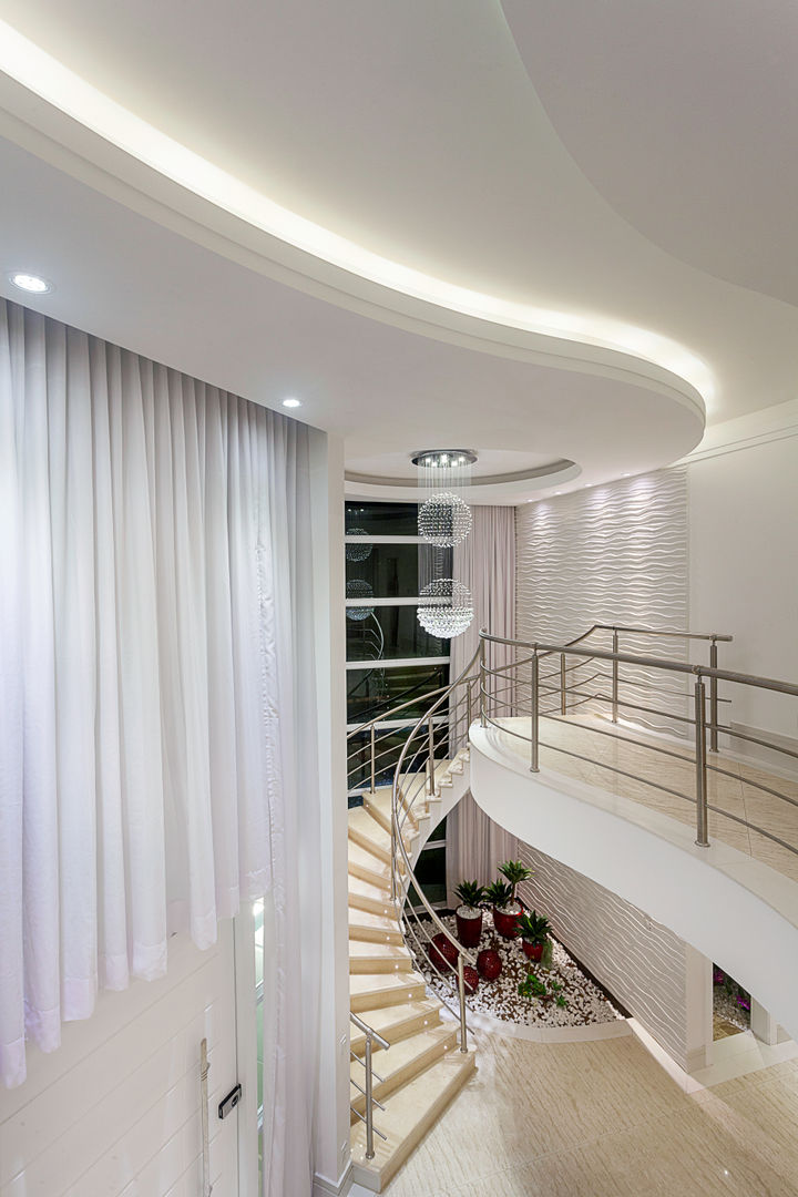 homify Modern Corridor, Hallway and Staircase