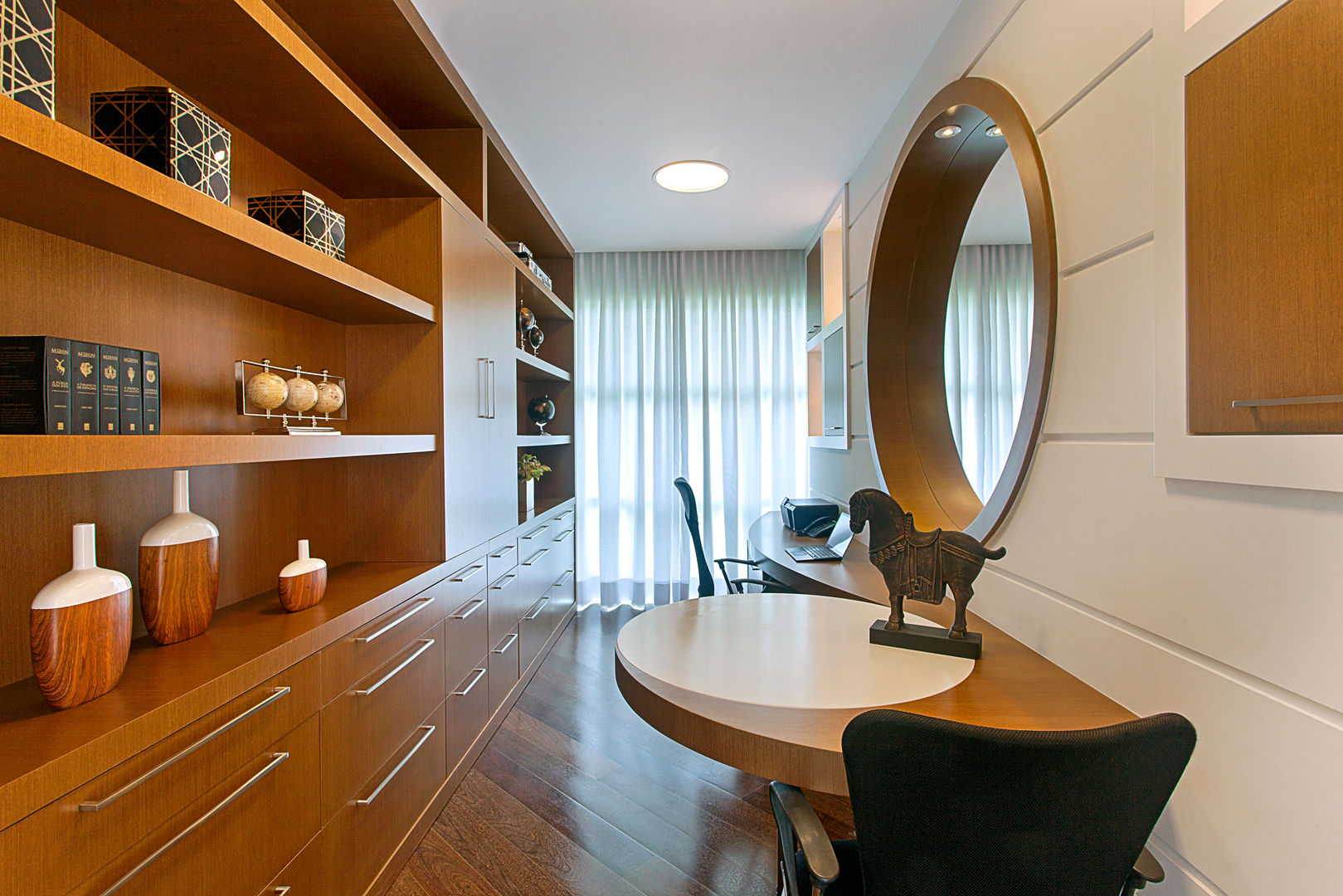 homify Modern study/office Wood Wood effect