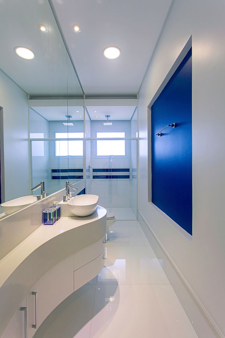 homify Modern bathroom سنگ مرمر