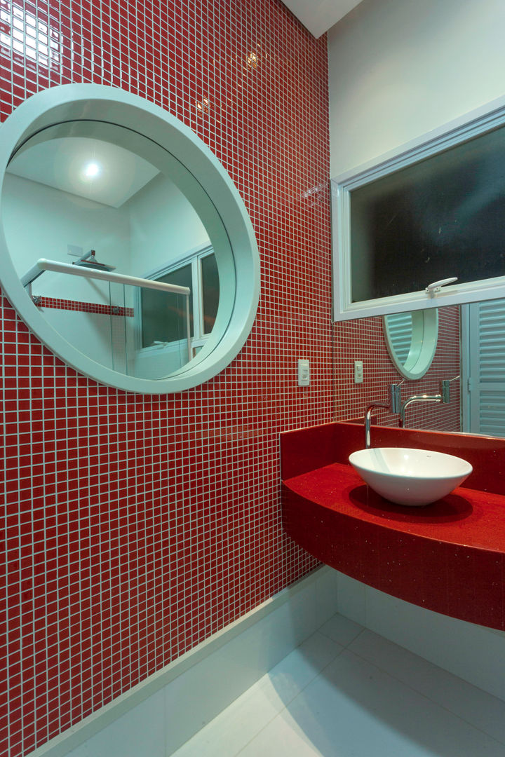 homify Modern bathroom سنگ مرمر