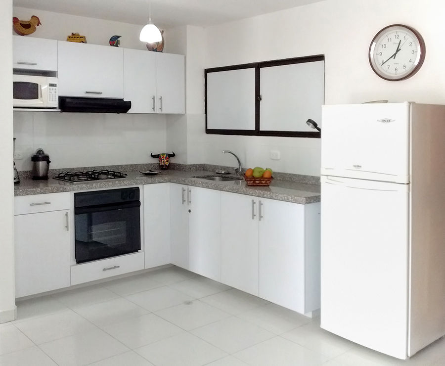 Cocina Integral Remodelar Proyectos Integrales Cocinas de estilo moderno Tablero DM