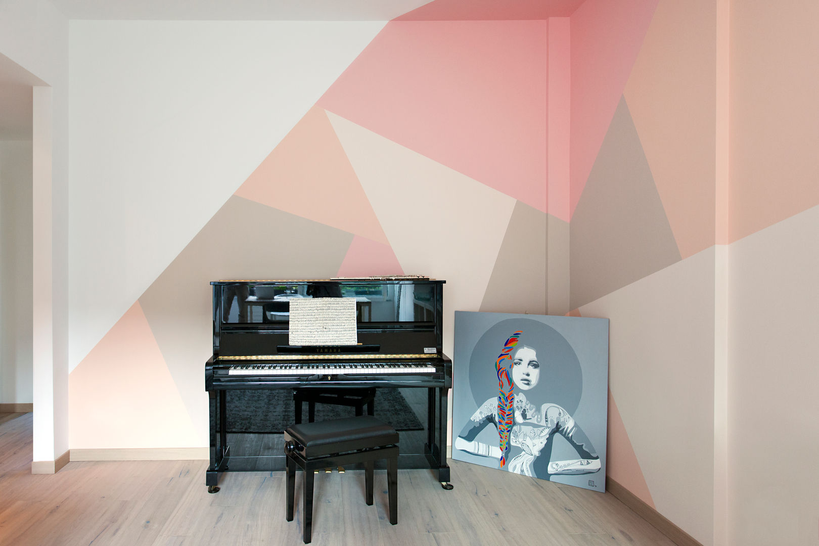 RESTYLING APPARTAMENTO A VERONA moovdesign Soggiorno moderno Strumento musicale,Tastiera musicale,Tavolo,Tastiera del computer,Piano elettrico,Tastiera elettronica,Scrivania del computer,Interior design,Grigio,Pianoforte digitale