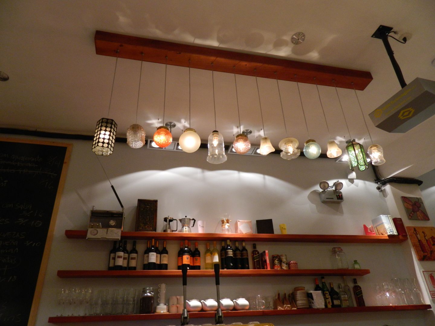La Cafetera-Iluminación de la Barra 1en1arquitectos Espacios comerciales Restaurantes