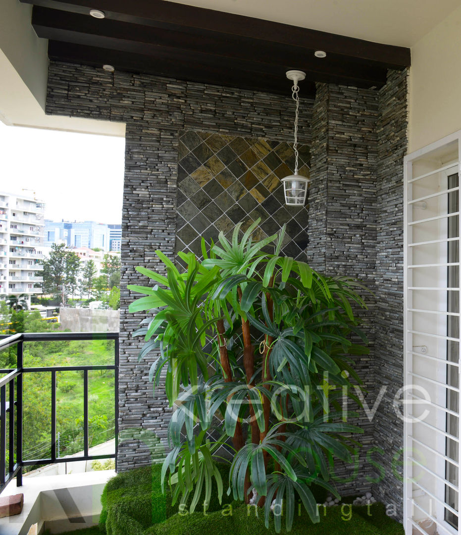 Balcony KREATIVE HOUSE Modern balcony, veranda & terrace Limestone