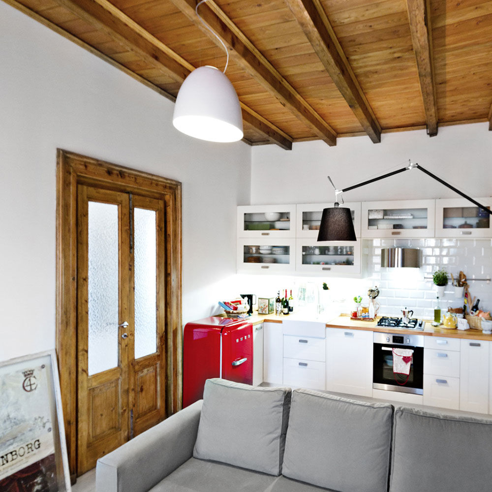 Casa di ringhiera sui Navigli:Appartamento di 47mq, PAZdesign PAZdesign Kitchen