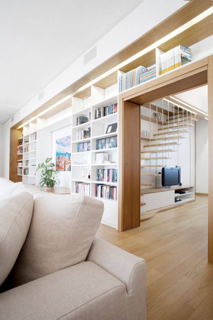 Essenzialmente rovere: 150 sqm Appartmento, PAZdesign PAZdesign Modern living room Wood Wood effect Cupboards & sideboards