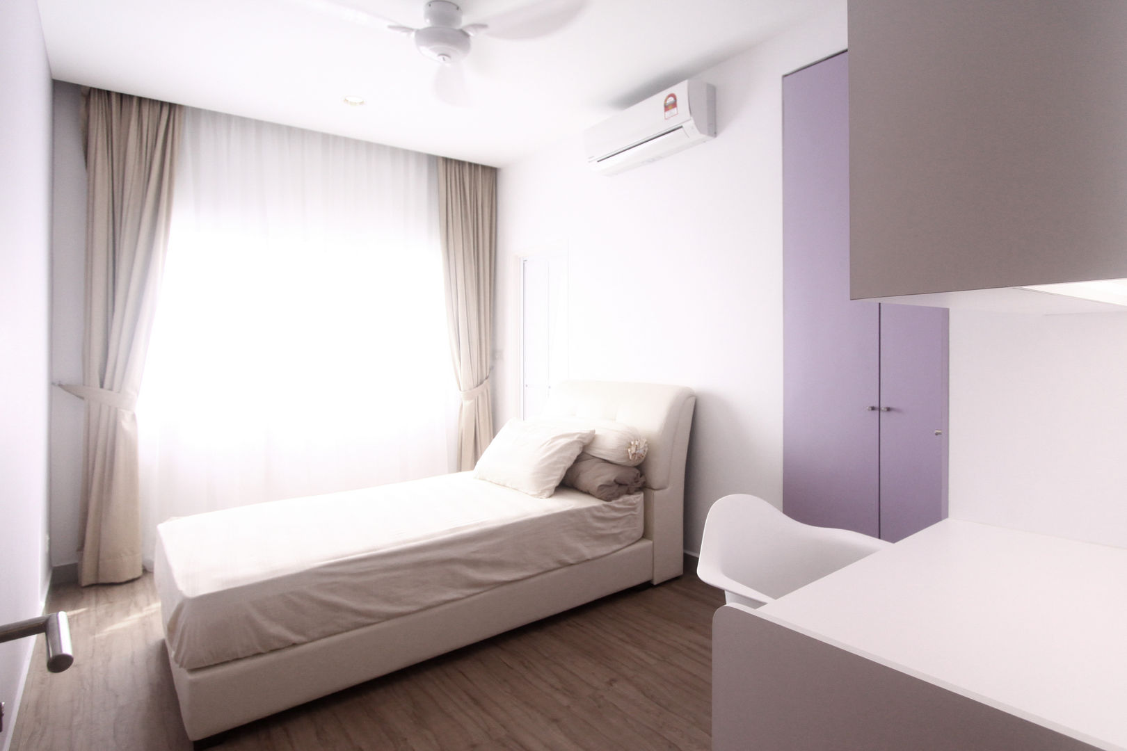 The Sanderson Home, inDfinity Design (M) SDN BHD inDfinity Design (M) SDN BHD Chambre moderne
