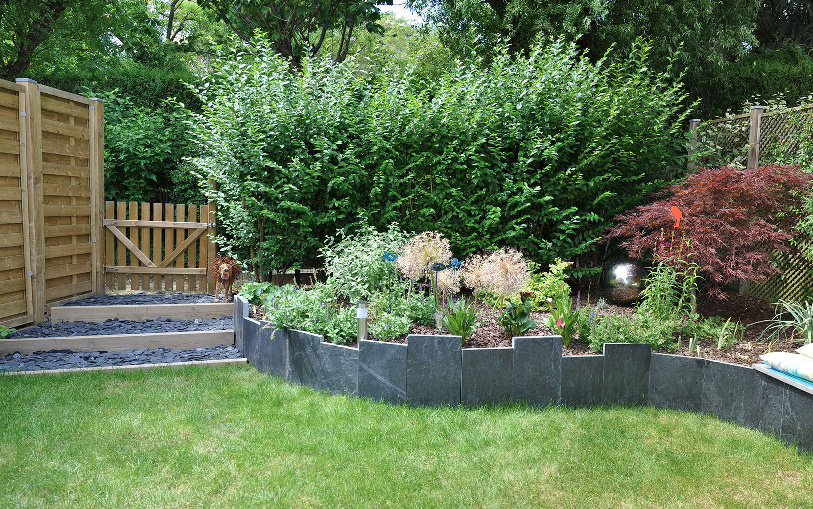 homify Modern garden Slate