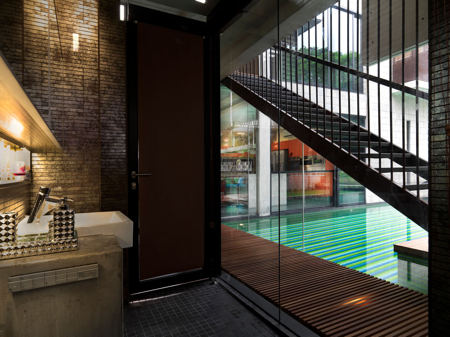 Powder Room with a view MJ Kanny Architect Modern style bathrooms powder room