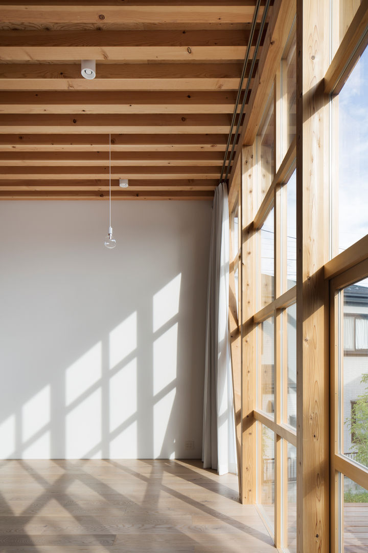 module grid house, 山路哲生建築設計事務所 山路哲生建築設計事務所 Salones eclécticos Madera Acabado en madera