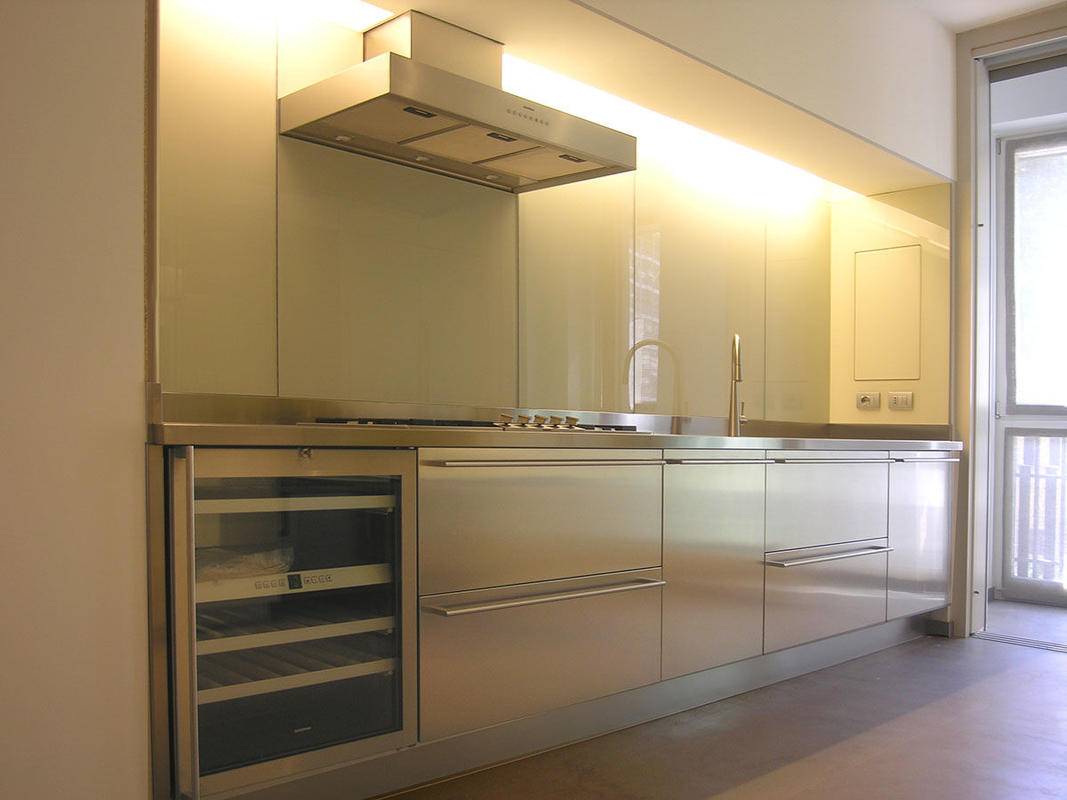 Design essenziale, PAZdesign PAZdesign Minimalist kitchen Cabinets & shelves