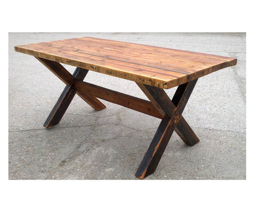 Cross Leg Reclaimed Dining Table homify Sala da pranzo in stile rustico Legno Effetto legno Tavoli