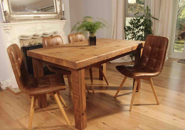 Moss Rustic Reclaimed Wood Dining Table homify Sala da pranzo in stile rustico Legno Effetto legno Tavoli