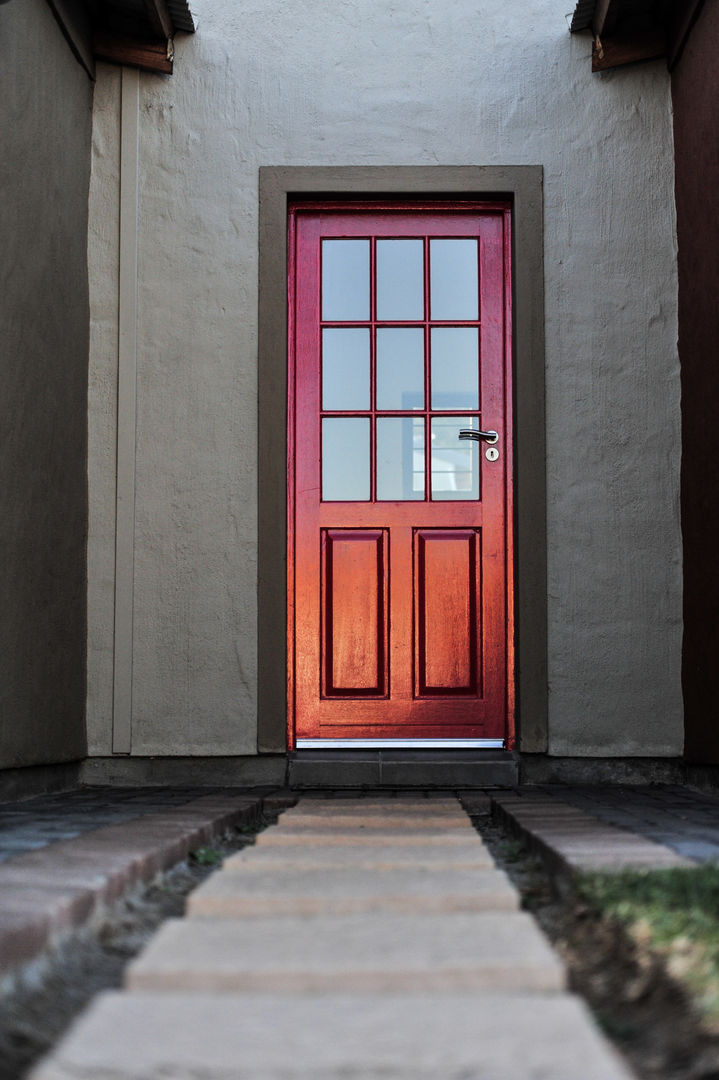 Front Door homify Modern houses