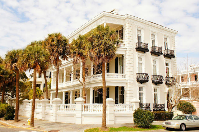 Perfect retirement home homify Tropical style balcony, porch & terrace Bricks