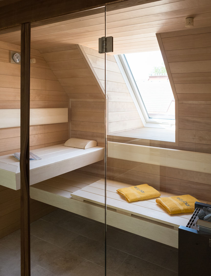 Maßgefertigte Sauna homify Moderner Spa Sauna,Dachschräge,Dachfenster,Saunaliege