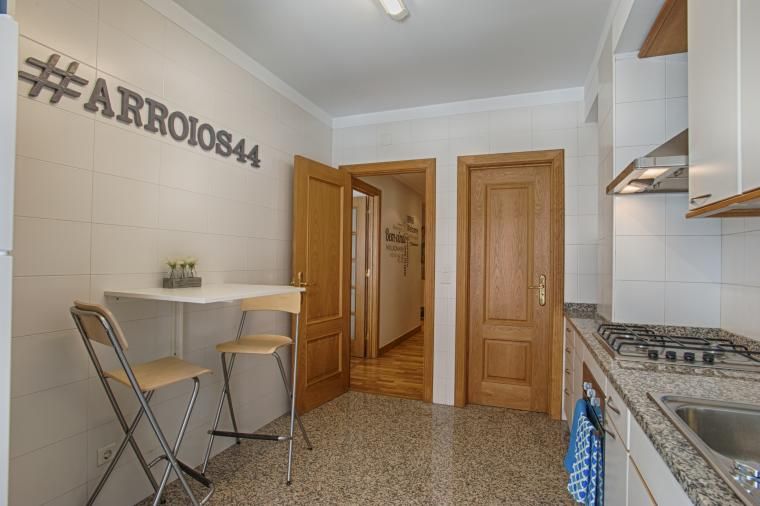 APARTAMENTO TURÍSTICO ARROIOS - LISBOA, TRAÇO 8 INTERIORES TRAÇO 8 INTERIORES Кухня в стиле модерн