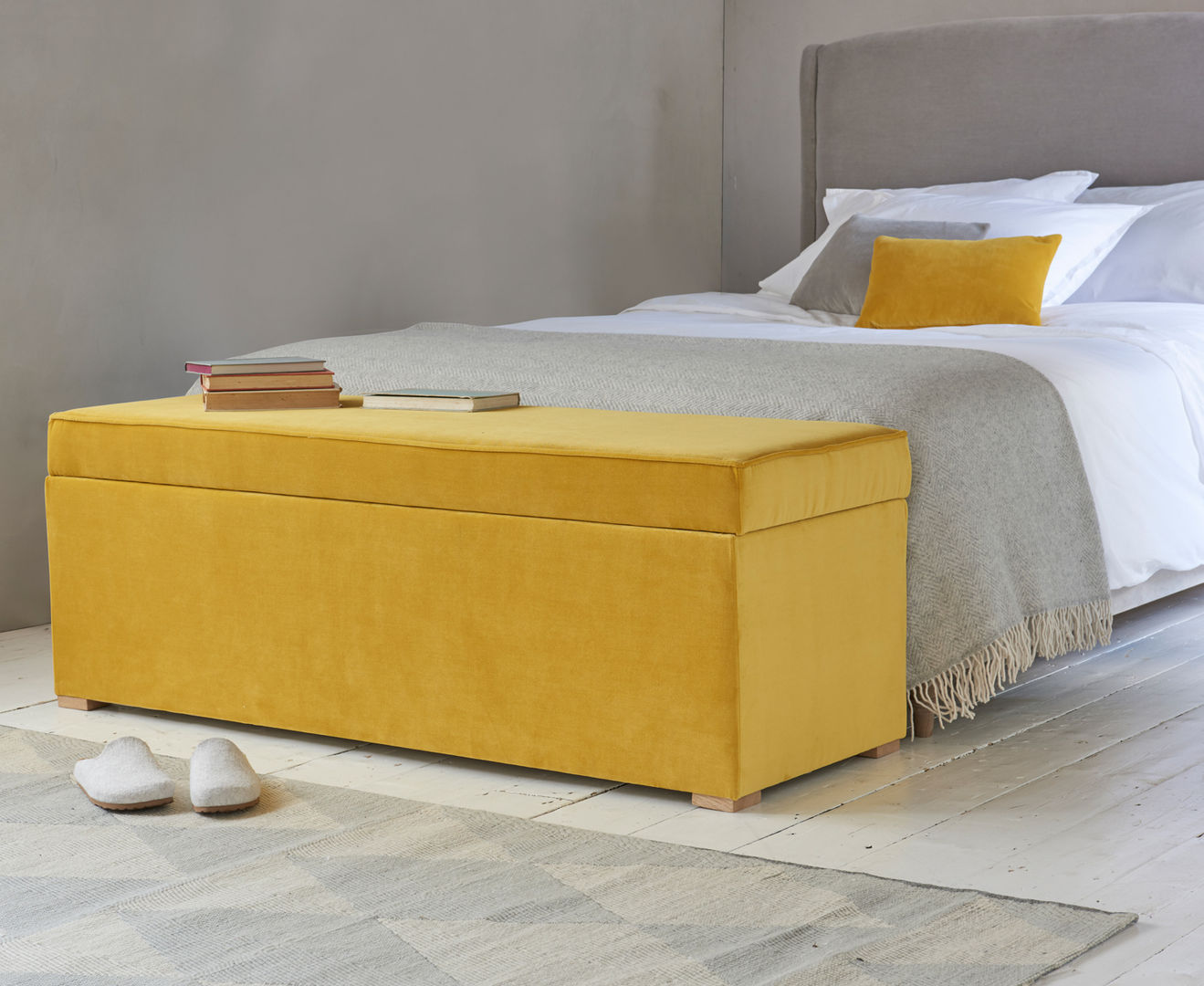 Eton Mess ottoman Loaf Moderne Schlafzimmer Textil Bernstein/Gold Accessoires und Dekoration