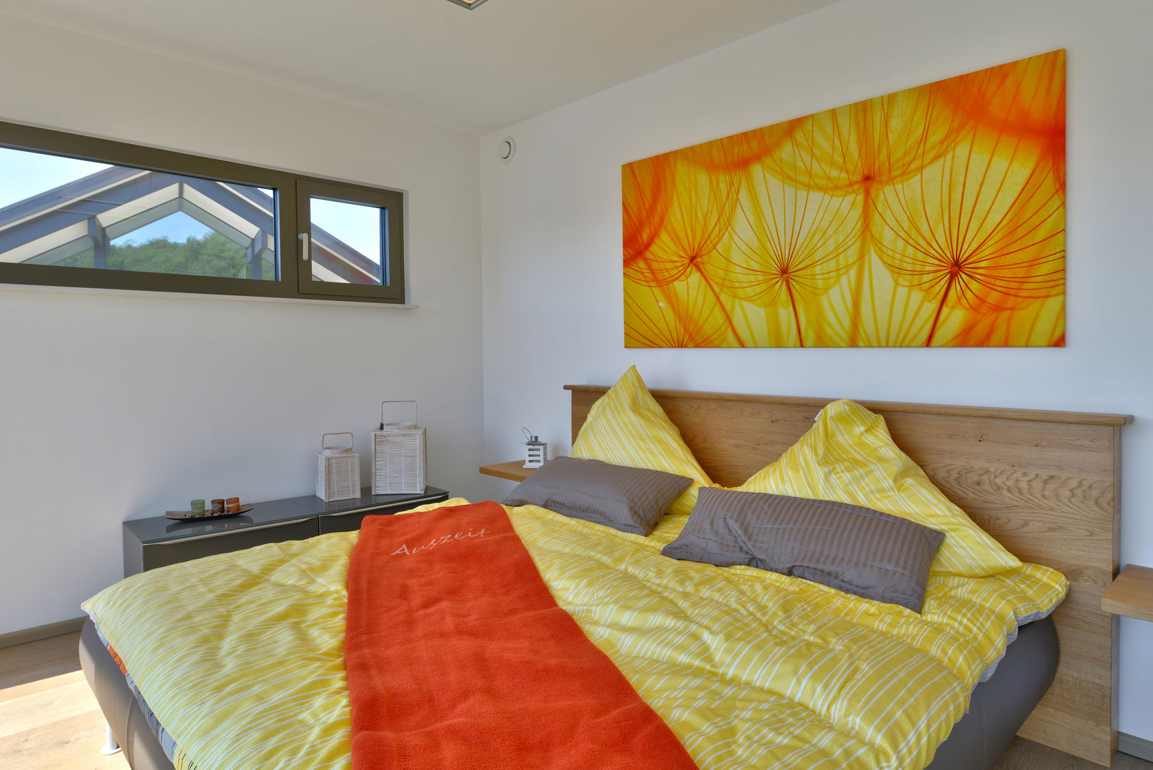 Zukunft ist Zuhause: Plus-Energie-Haus mit faszinierenden Raffinessen, Büdenbender Hausbau GmbH Büdenbender Hausbau GmbH Modern style bedroom