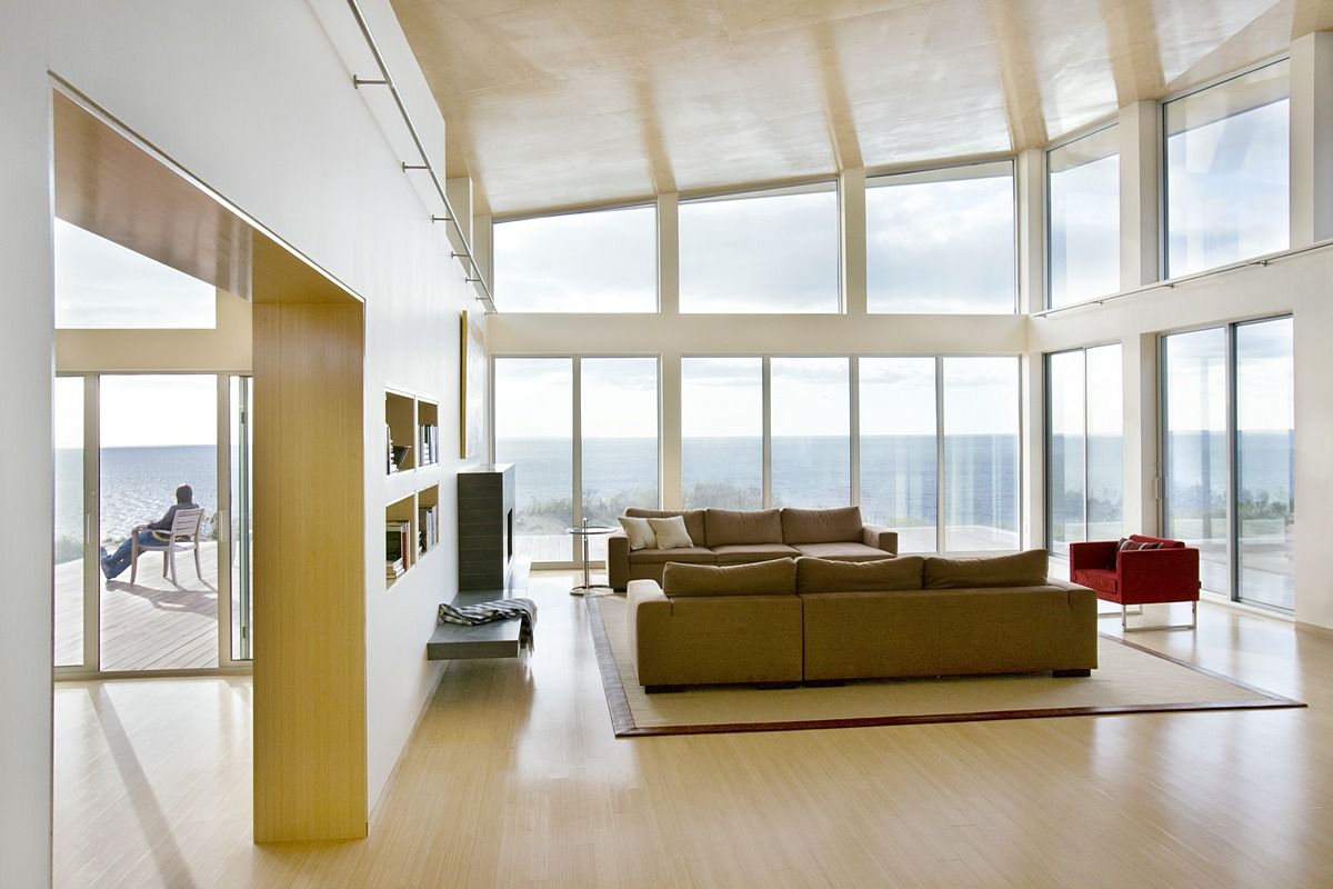 Truro Modern Beach House, ZeroEnergy Design ZeroEnergy Design غرفة المعيشة