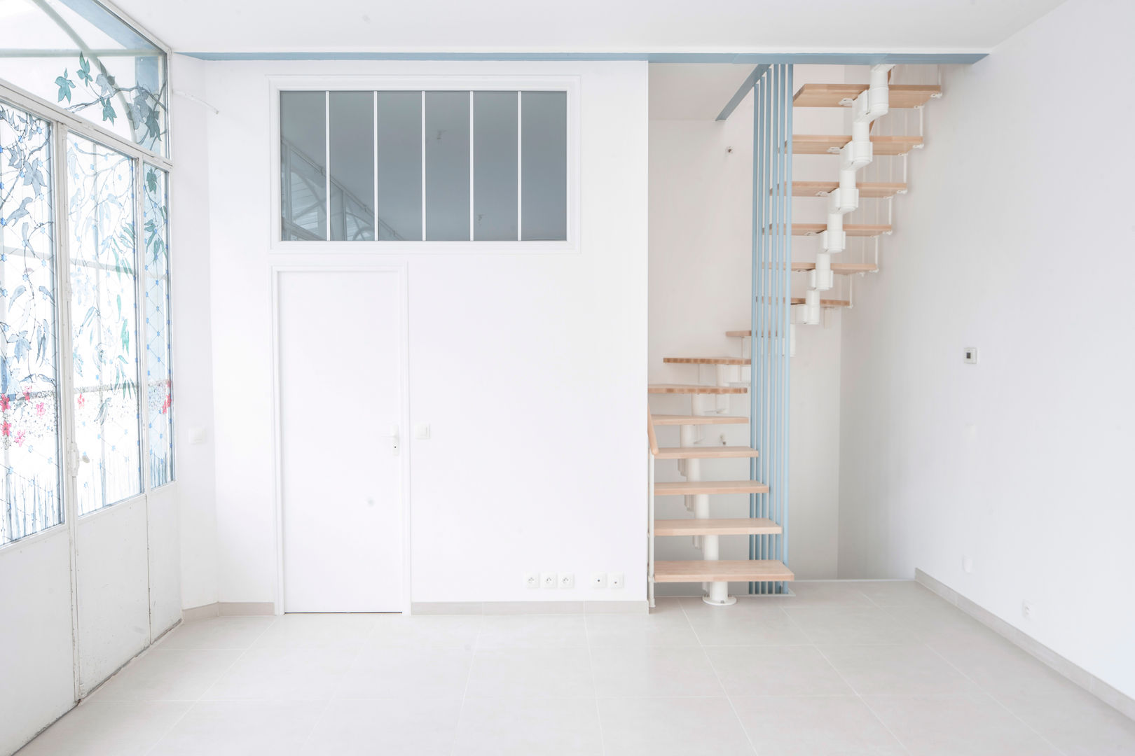 Salle de bain et escalier homify Couloir, entrée, escaliers industriels Métal OOA,olivier,olindo,architecte,paris,montrouge,loft,usine,rénovation,extension,escalier,industriel