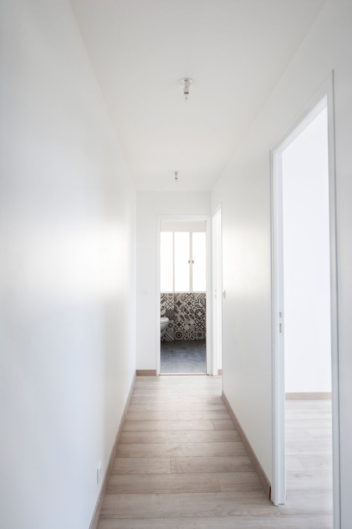 Couloir homify Couloir, entrée, escaliers industriels Bois Effet bois OOA,olivier,olindo,architecte,paris,montrouge,usine,loft,rénovation,extension,carreau,ciment