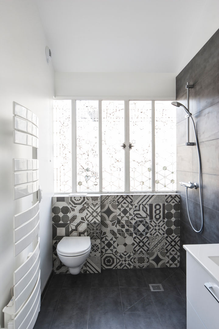 homify Industrial style bathrooms Ceramic