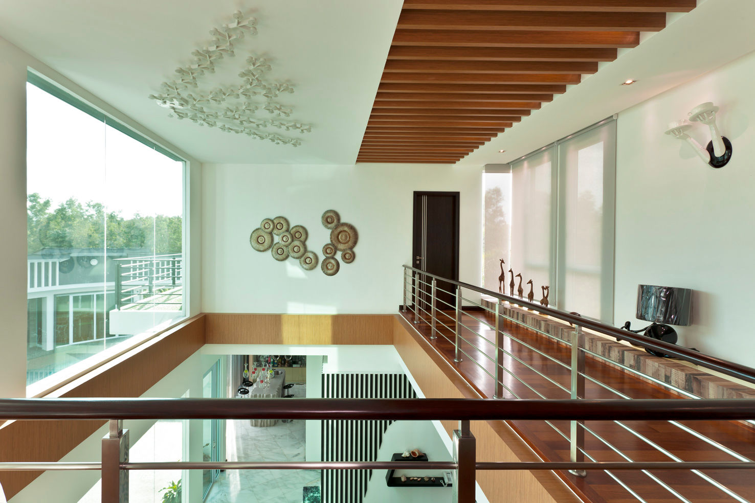 Contemporarily Dashing | BUNGALOW, Design Spirits Design Spirits Modern corridor, hallway & stairs