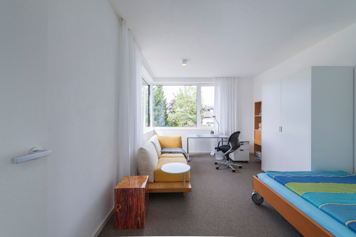 Vom Luxus des Einfachen, KitzlingerHaus GmbH & Co. KG KitzlingerHaus GmbH & Co. KG Habitaciones para niños de estilo moderno Derivados de madera Transparente