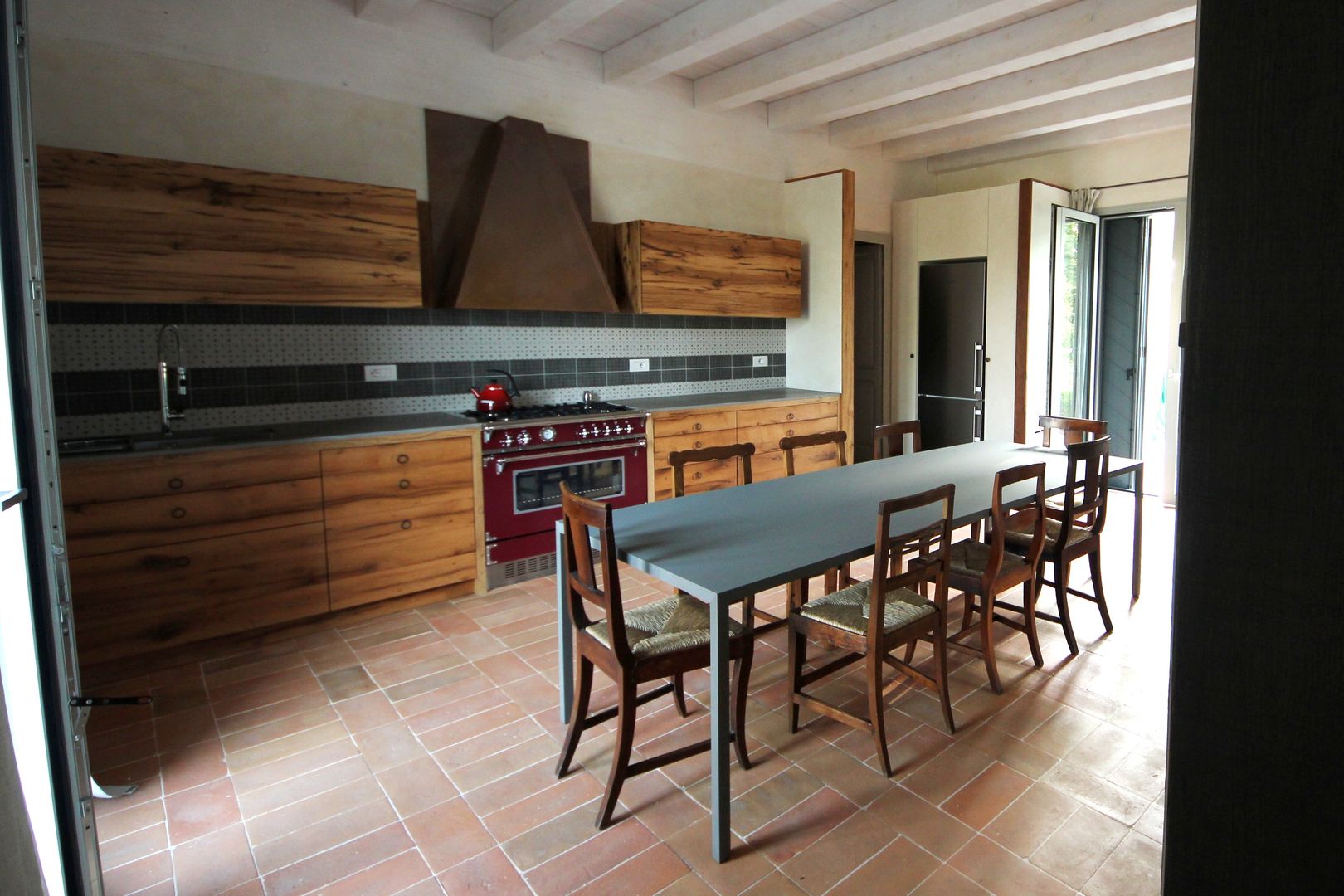 Old Oak Kitchen, Falegnameria Ferrari Falegnameria Ferrari Rustic style kitchen Solid Wood Multicolored