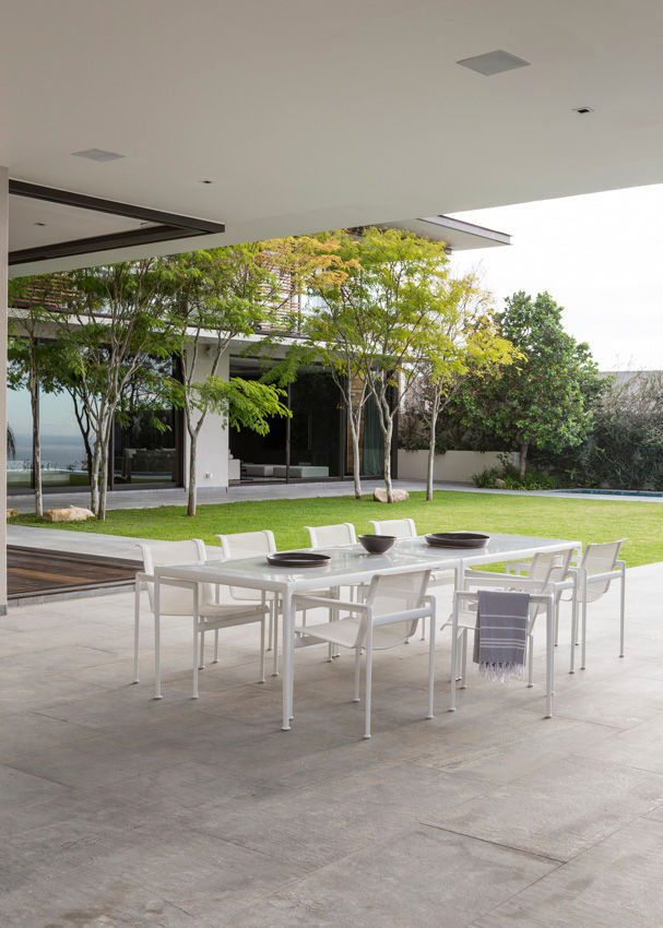 Garden Table Jenny Mills Architects Modern terrace