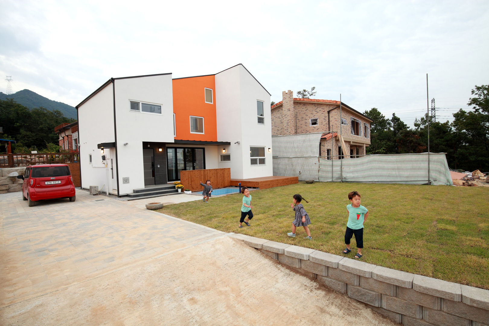 세아이의 보물섬 - 이천 지석리주택, 주택설계전문 디자인그룹 홈스타일토토 주택설계전문 디자인그룹 홈스타일토토 Giardino moderno