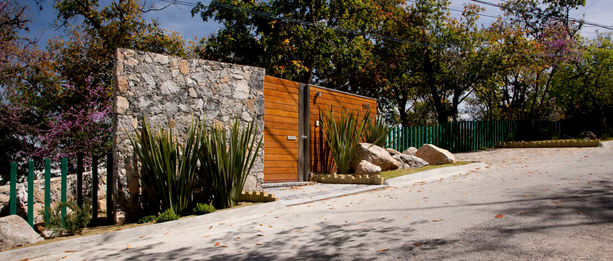 Casa Olinala - Local 10 Arquitectura Local 10 Arquitectura Casas estilo moderno: ideas, arquitectura e imágenes Concreto