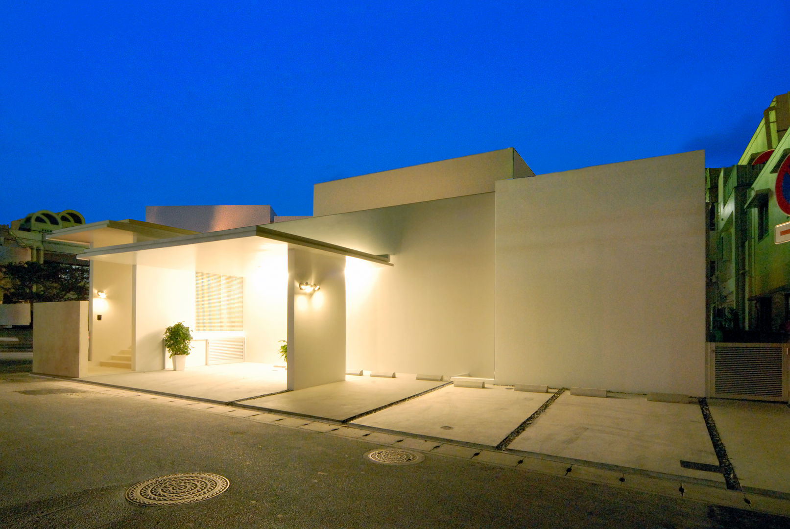 AGN-HOUSE, 門一級建築士事務所 門一級建築士事務所 Modern Garage and Shed Reinforced concrete