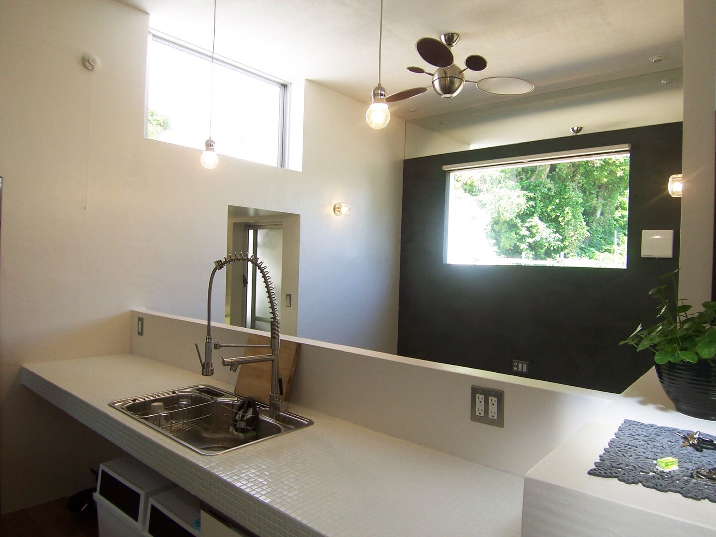 YThouse, e.co room e.co room Modern style kitchen Reinforced concrete Sinks & taps