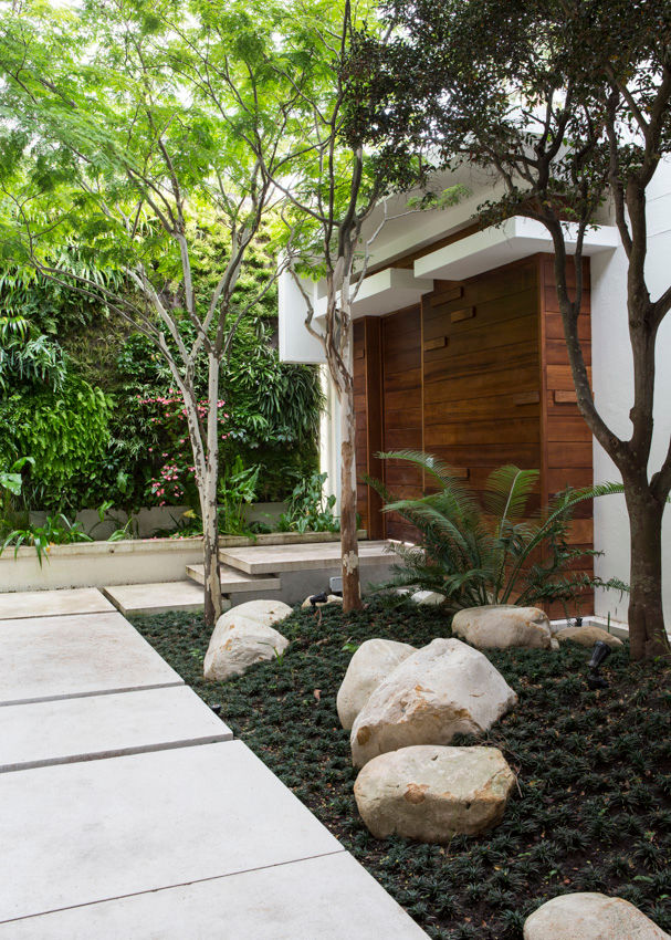 The Entrance Courtyard Jenny Mills Architects Modern Garden