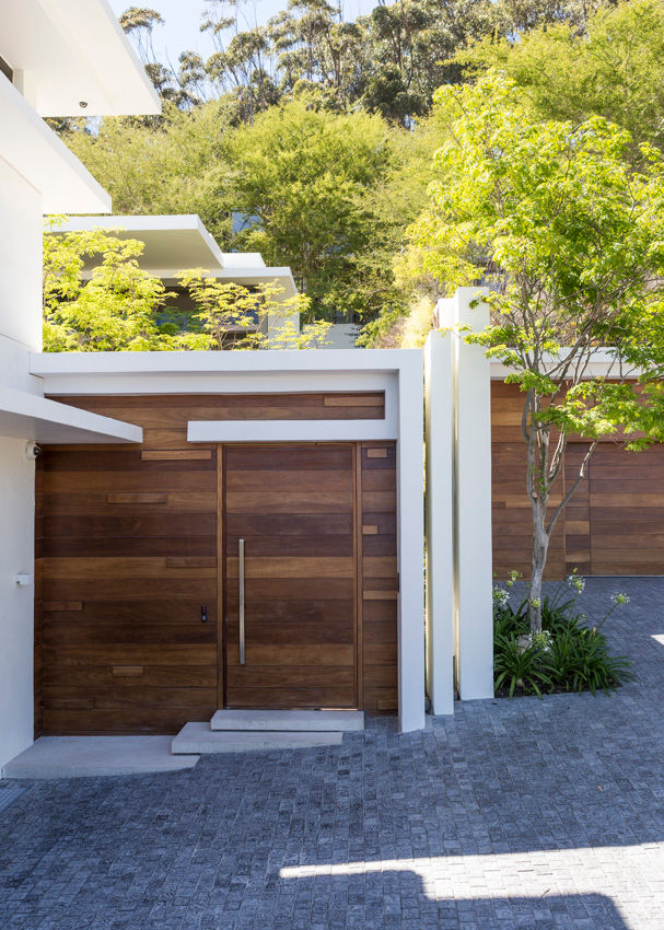 The Door from the street Jenny Mills Architects Modern houses