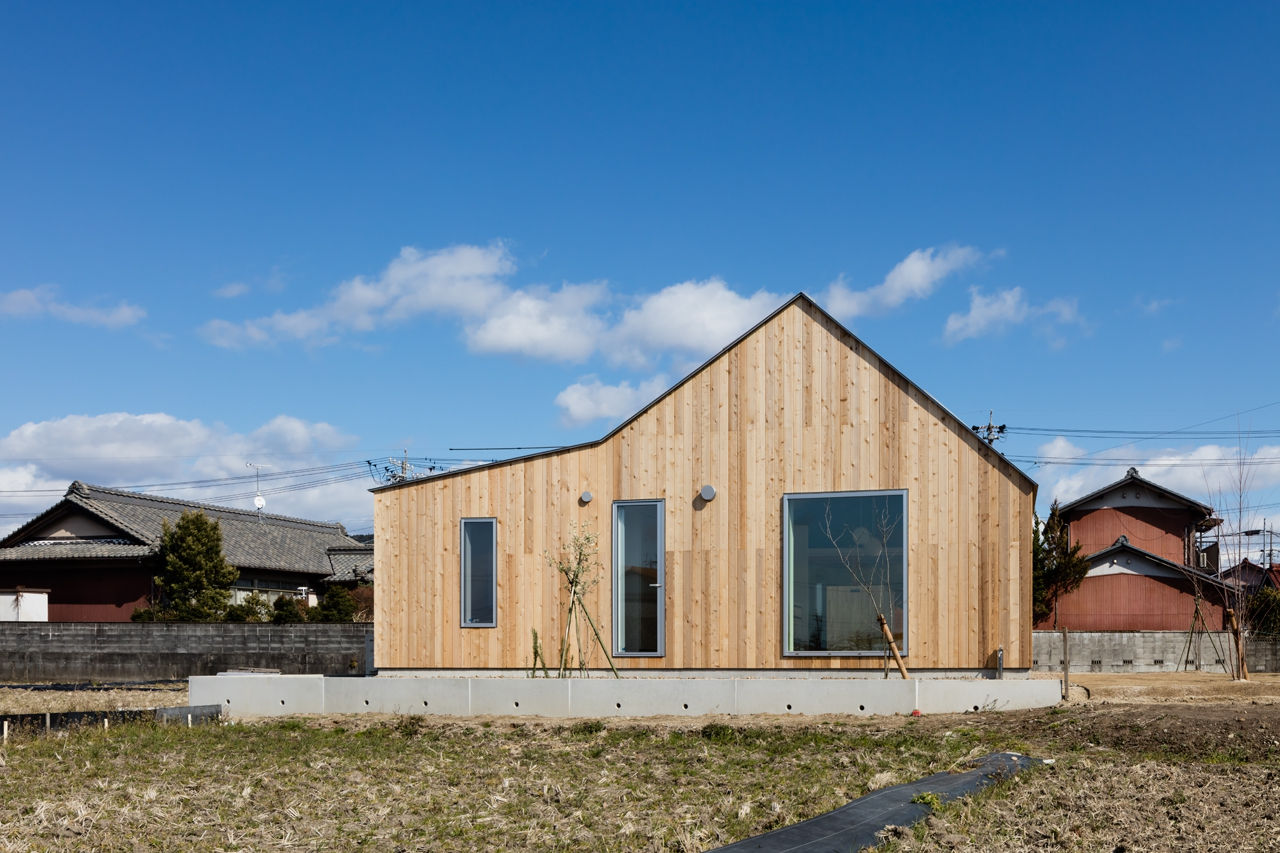 House in Inuyama, hm+architects 一級建築士事務所 hm+architects 一級建築士事務所 窗戶 木頭 Wood effect