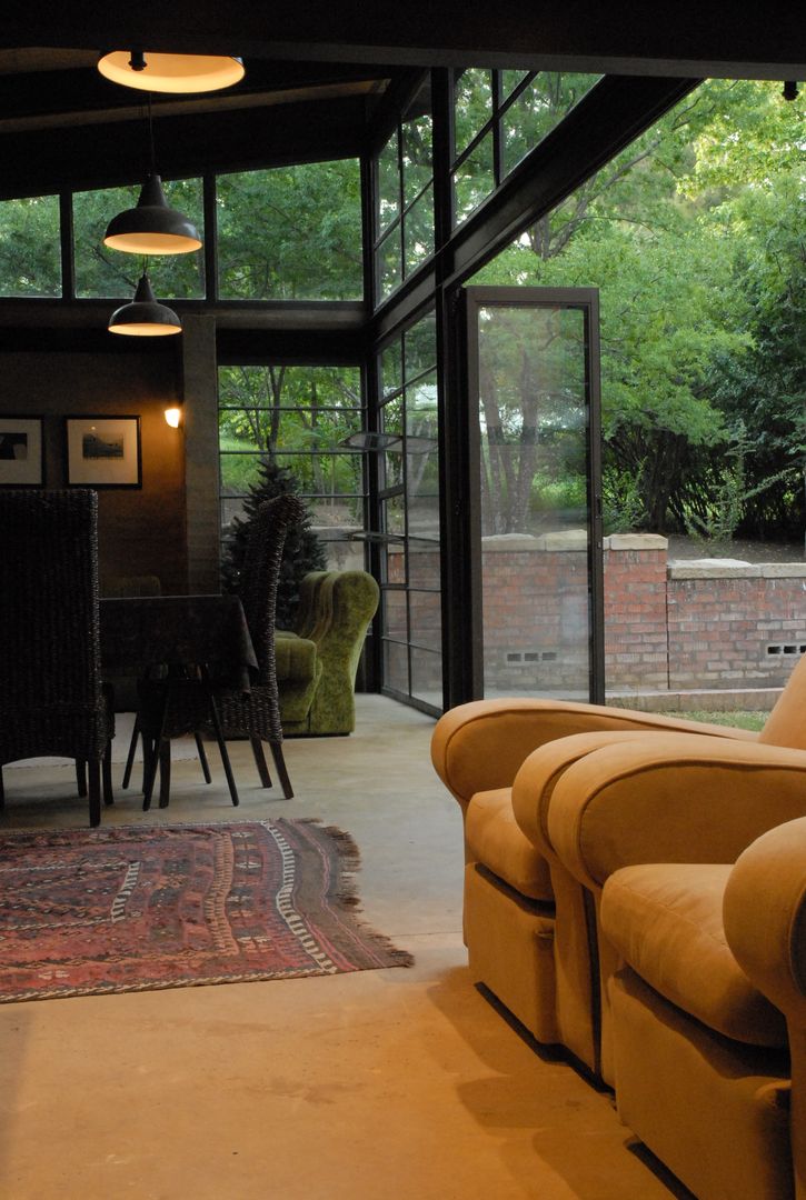 Forest Edge Guest House, Clarens Reinier Brönn Architects & Associates Industrial style living room