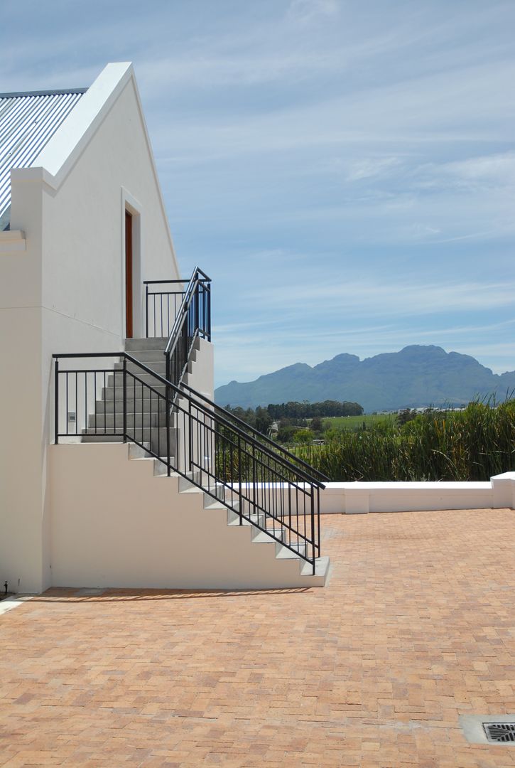 House Grobler, De Zalze Winelands & Golf Estate (Stellenbosch) Reinier Brönn Architects & Associates Minimalist houses
