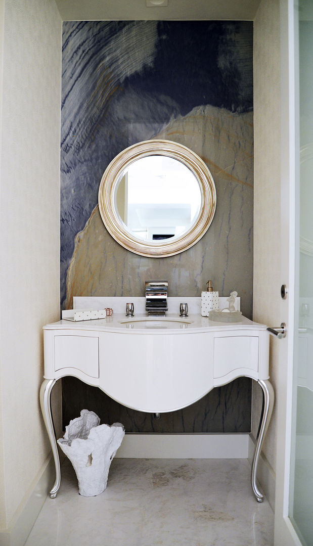 Malibu Decor, Erika Winters Design Erika Winters Design Casas de banho clássicas