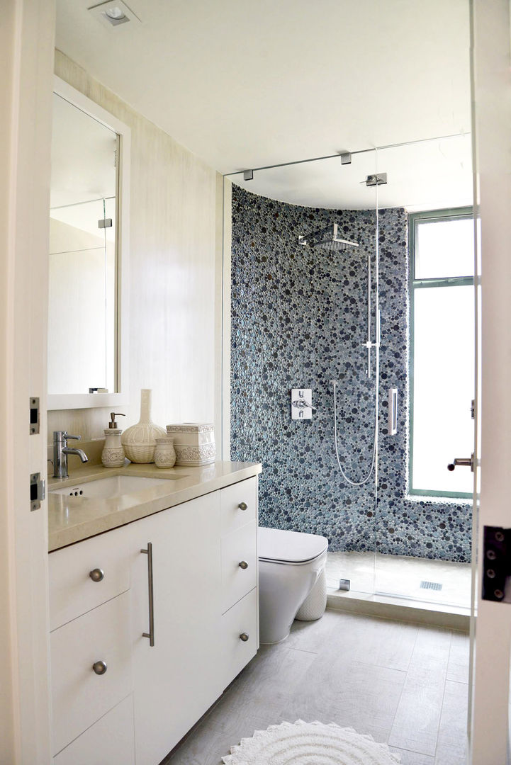 Malibu Decor, Erika Winters Design Erika Winters Design Classic style bathroom