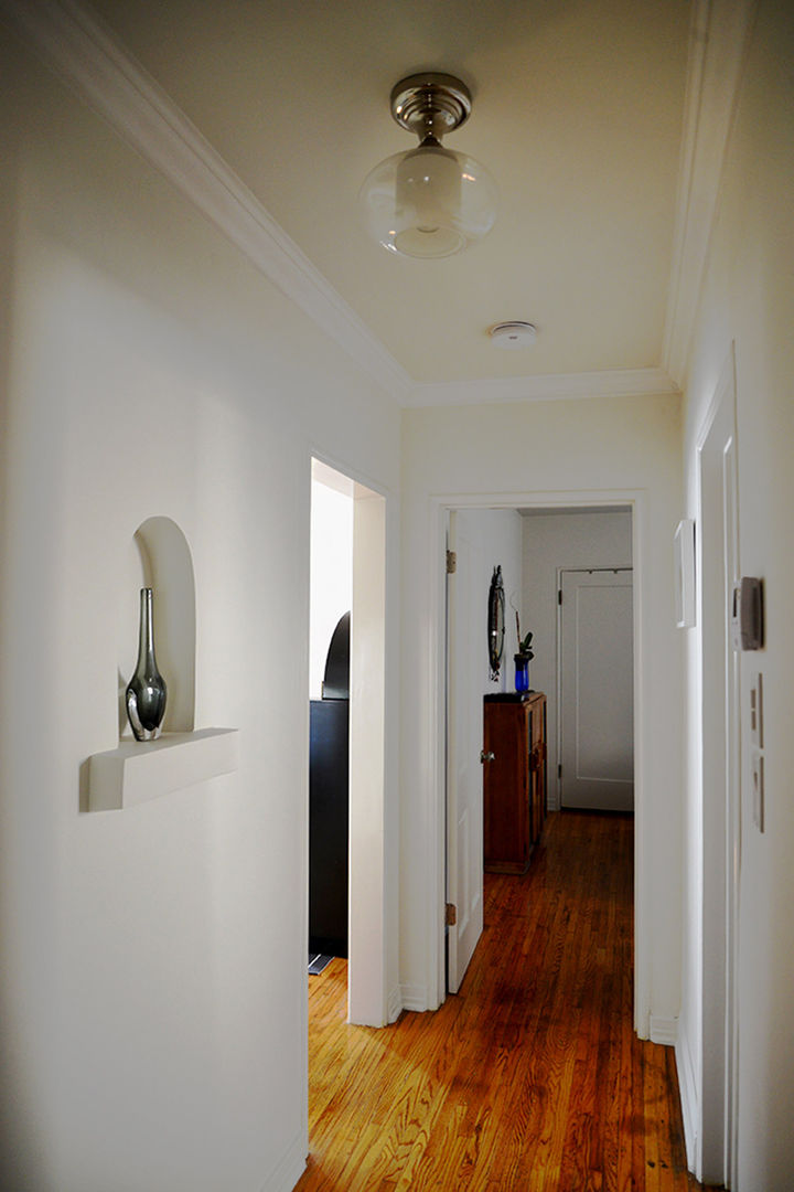 Rejuvenation Project, Erika Winters Design Erika Winters Design Minimalist corridor, hallway & stairs