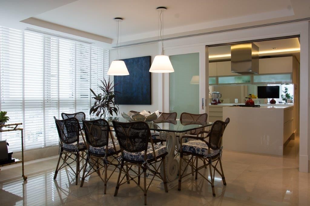 Apartamento em Porto Alegre, Liane Mazeron Rump Arquitetura Liane Mazeron Rump Arquitetura غرفة السفرة